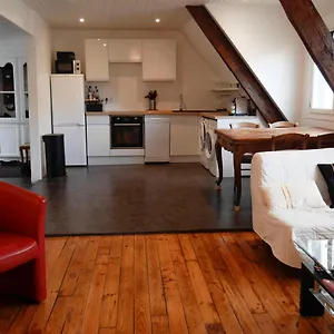  Appartement Renove Au Centre Du Palais, Proche Et Commodites - Fr-1-418-226